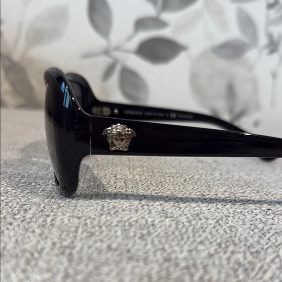 VERSACE Polarized Sunglasses - Picture 2 of 9